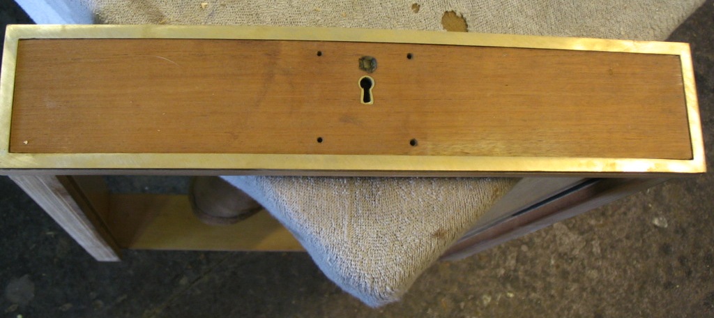 LEISTUNGEN ARTISANAT - RESTAURIERUNG ANTIQUITÄTEN & ART DECO MÖBEL